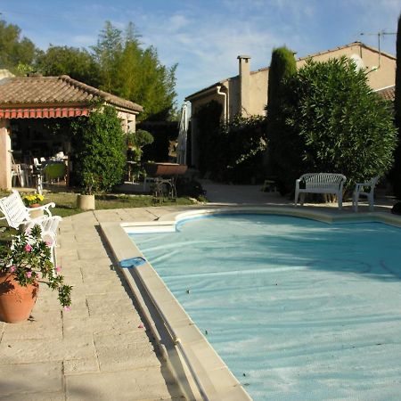 Villa Les Iris Sernhac Extérieur photo