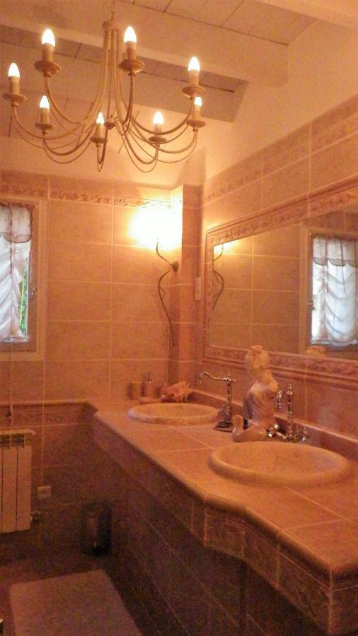 Villa Les Iris Sernhac Extérieur photo