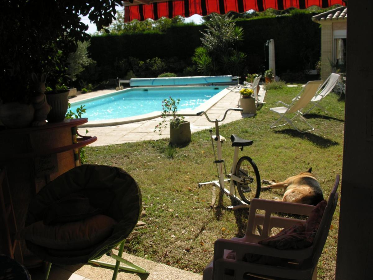 Villa Les Iris Sernhac Extérieur photo
